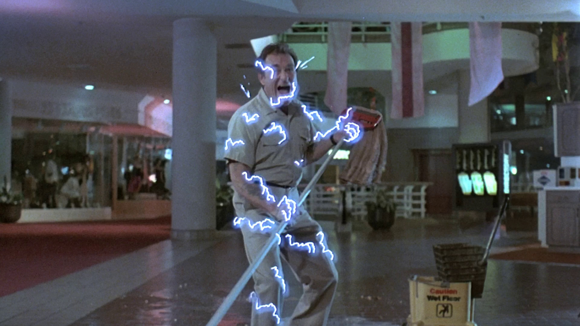 Ужастики робот. Chopping Mall 1986.