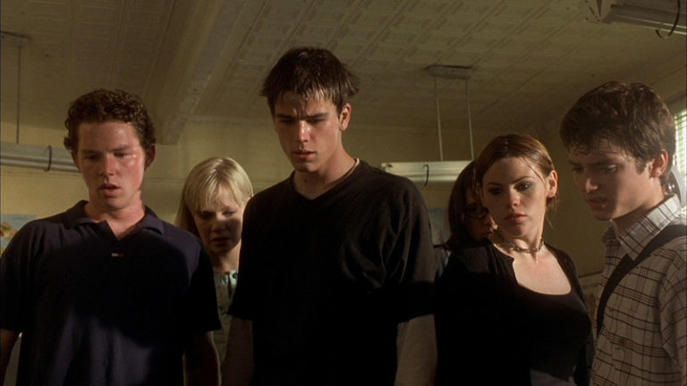 Josh Harnett and more in The Faculty (1998).