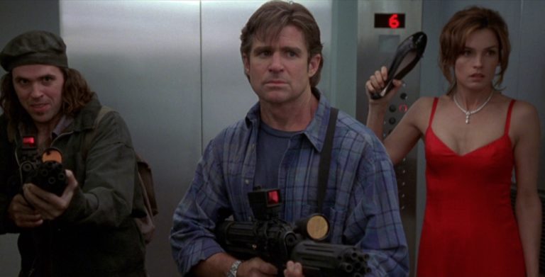 Kevin J. O'Connor, Treat Williams, and Famke Janssen in Deep Rising (1998).