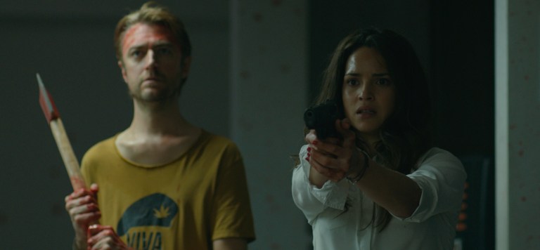 Sean Gunn & Adria Arjona in The Belko Experiment (2016).