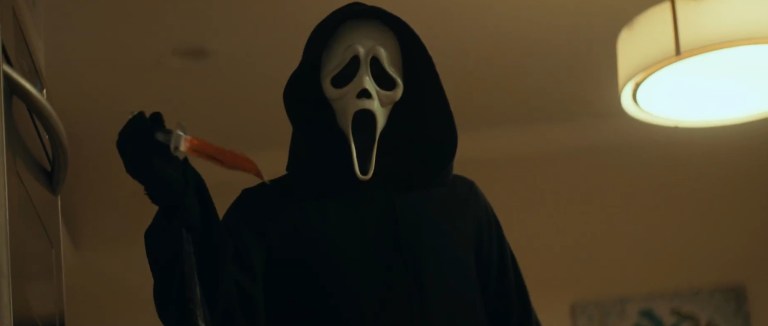 Ghostface in Scream (2022).
