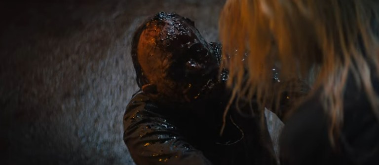 Leatherface covered in blood in Texas Chainsaw Massacre (2022).