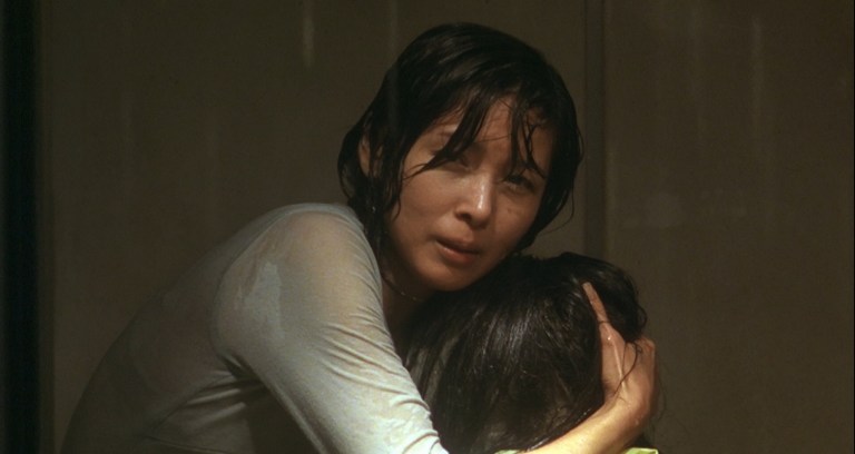 Hitomi Kuroki in Dark Water (2002).