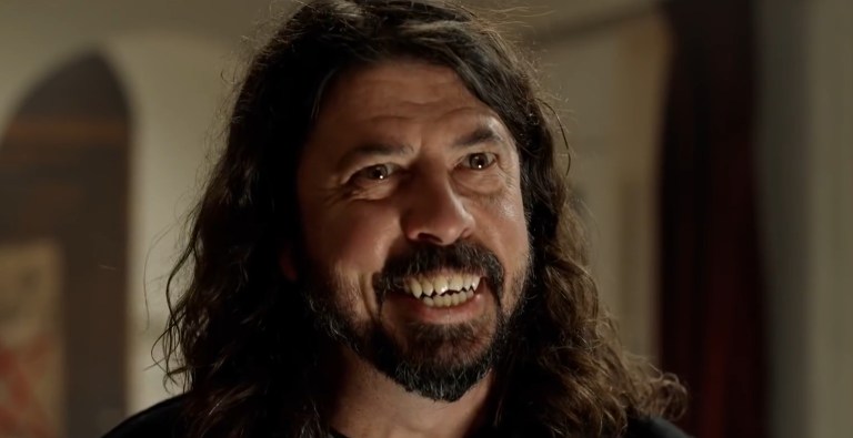 Dave Grohl in Studio 666 (2022).