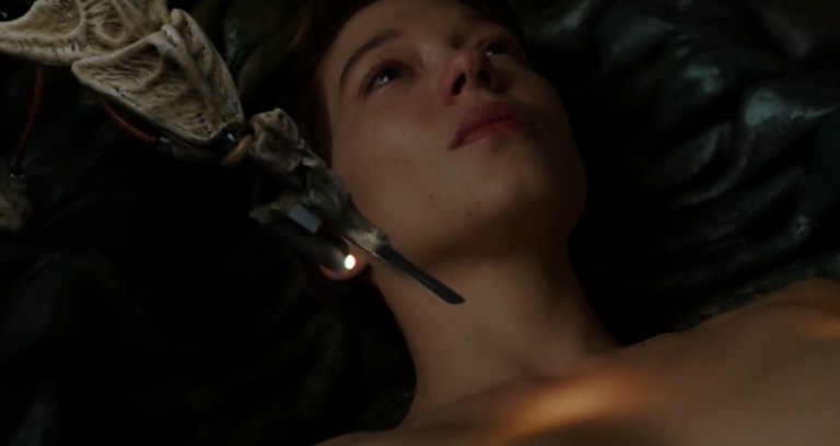 Léa Seydoux in Crimes of the Future (2022).