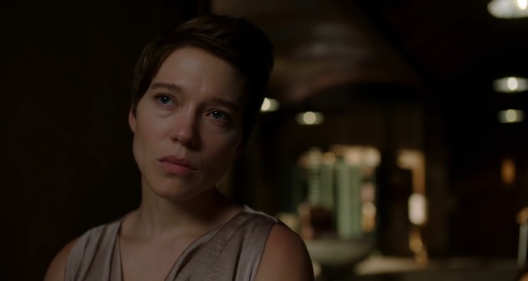 Léa Seydoux in Crimes of the Future (2022).