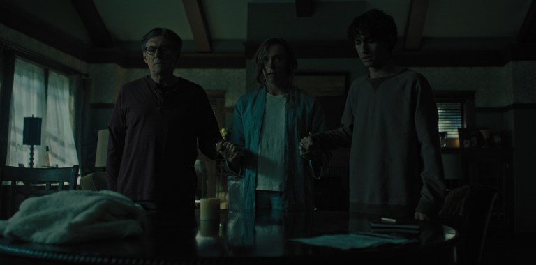 The Graham-family séance scene in Hereditary (2018).