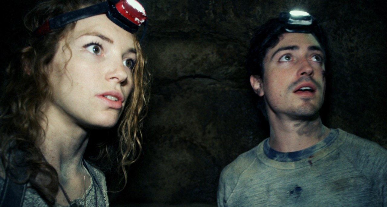 Perdita Weeks and Ben Feldman in As Above, So Below.