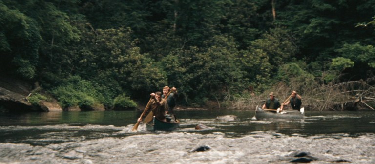 Paddling down the river in Deliverance (1972)
