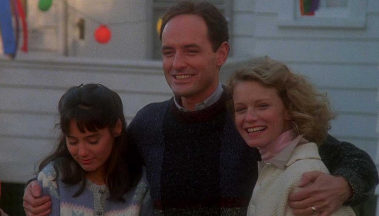Terry O'Quinn, Shelley Hack, and Jill Schoelen as a happy family in The Stepfather (1987).