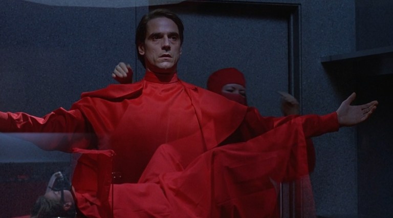 Jeremy Irons as Beverly in Dead Ringers (1988).