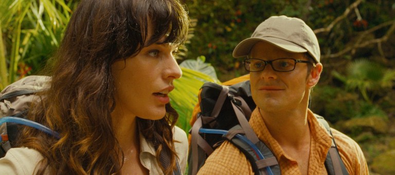 Milla Jovovich and Steve Zahn in A Perfect Getaway (2009)