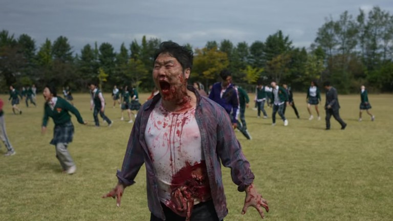 A zombie with his guts hanging out in All of Us Are Dead (2022).