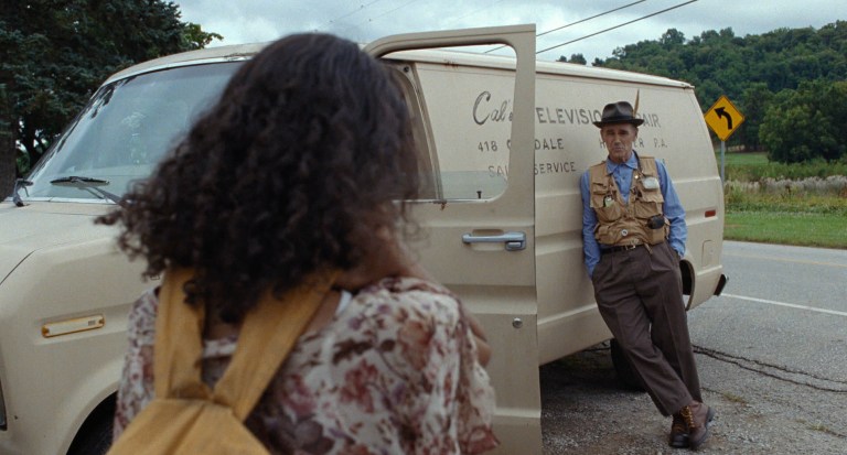 Sully standing next to his van in Bones and All (2022).