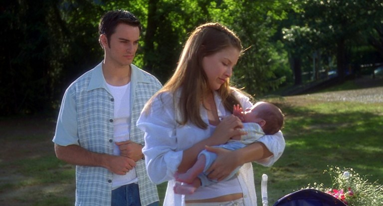 Kerr Smith and Ali Larter in the alternate ending of Final Destination (2000)