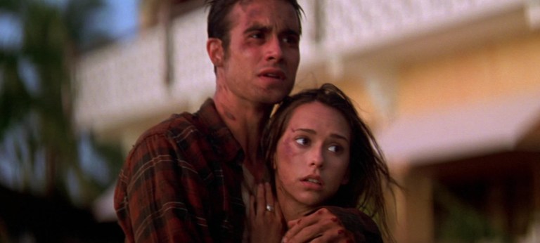 Ray and Julie embrace in I Still Know What You Did Last Summer (1998).