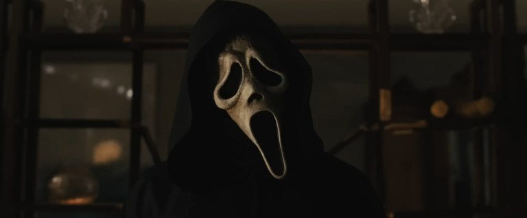 Ghostface tilts their head in Scream VI (2023).