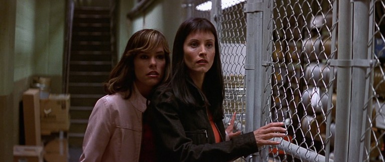 Parker Posey and Courteney Cox in Scream 3 (2000).