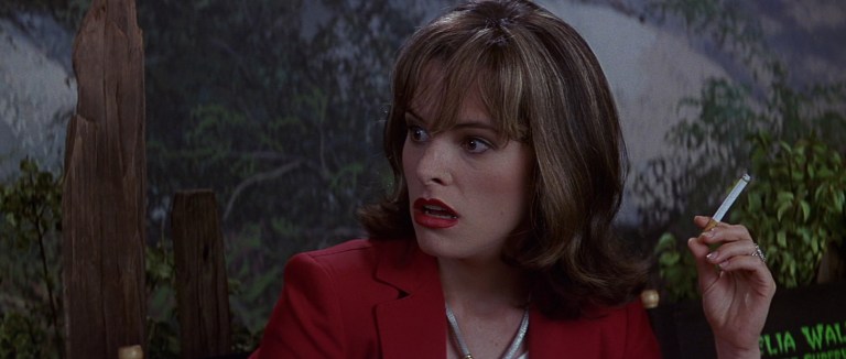 Parker Posey as Jennifer Jolie dressed as Gale Weathers on the set of Stab 3 in Scream 3 (2000).