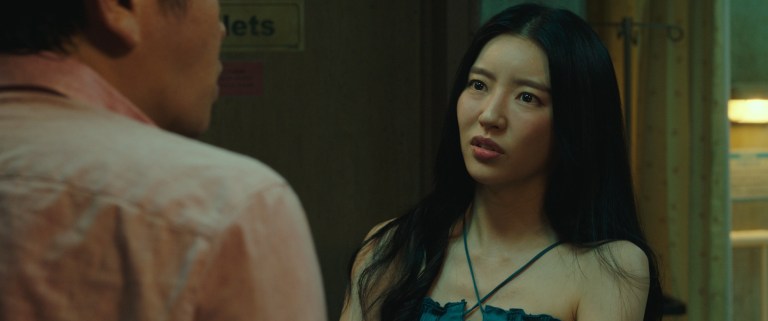 Hing Ji-yoon as Song Eun-ji in Project Wolf Hunting (2022).