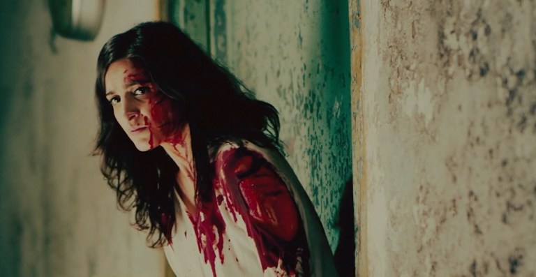 Voctoria (Samantha Scaffidi) tries to escape in Terrifier (2016).