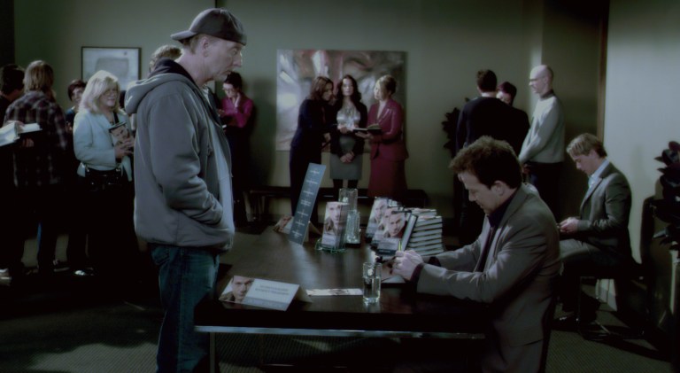 Jigsaw confronts Bobby Dagen at a book signing in Saw 3D (2010).