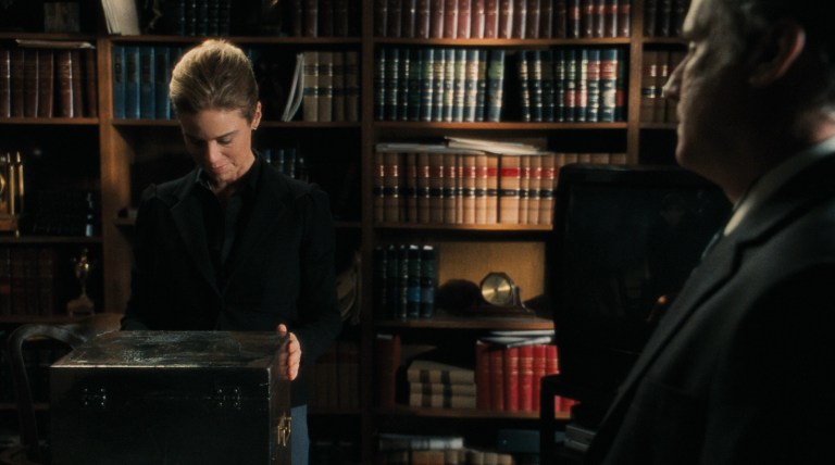 Jill receives a box from John in Saw V (2008).