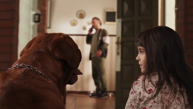Vicky looks at her dog Roger in When Evil Lurks (2023).