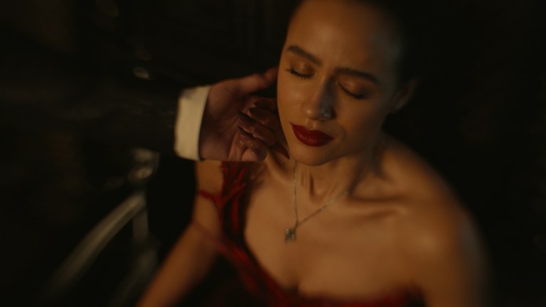 Nathalie Emmanuel in The Invitation (2022).