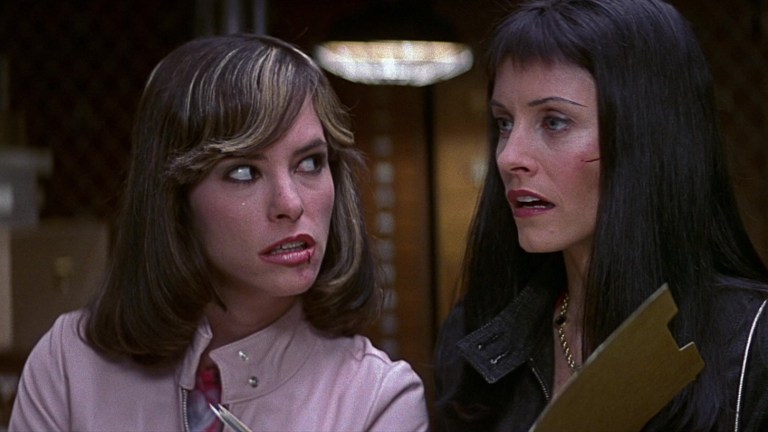 Parker Posey and Courteney Cox in Scream 3 (2000).