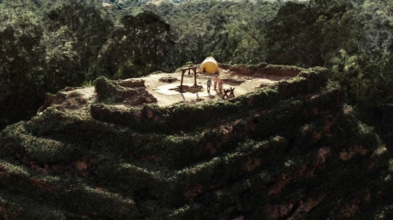 An aerial shot of the plant-covered Mayan ruins in The Ruins (2008).