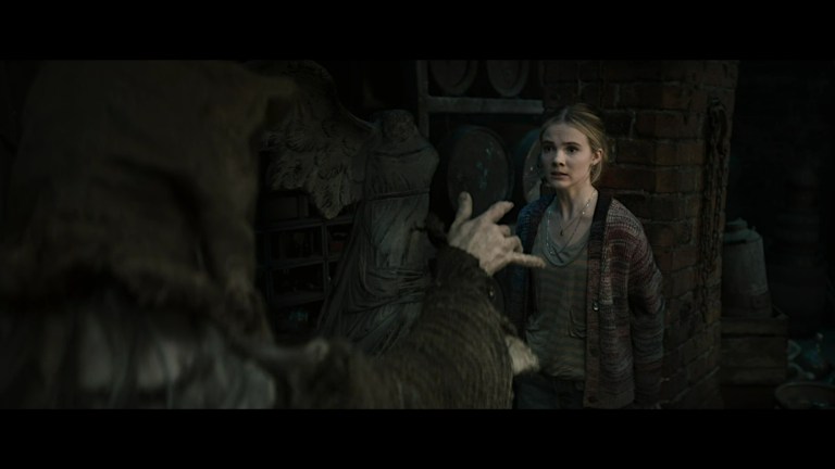 Baghead points to Iris in Baghead (2023).