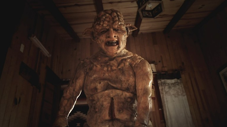 A troll smiles towards the camera in México Bárbaro (2014).