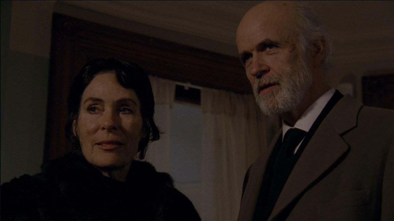 Mary Woronov and Tom Noonan as Mrs. and Mr. Ulman in The House of the Devil (2009).