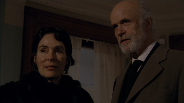 Mary Woronov and Tom Noonan as Mrs. and Mr. Ulman in The House of the Devil (2009).
