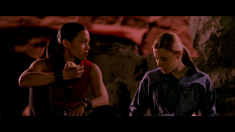 Juno tries to apologize to Sarah in The Descent (2005).