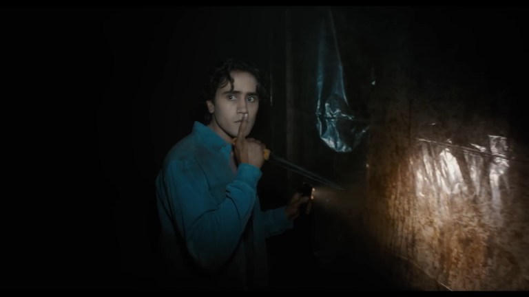 Max shushes everyone in Until Dawn (2025).