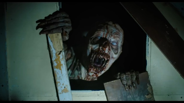 A windigo peeks its head through a door in Until Dawn (2025).