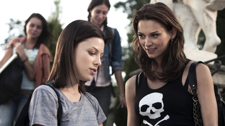 10 Scary Horror Movies About Travel