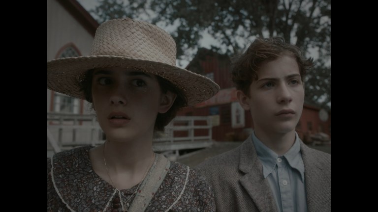 Julia Butters and Jacob Tremblay play Lily and Sam.