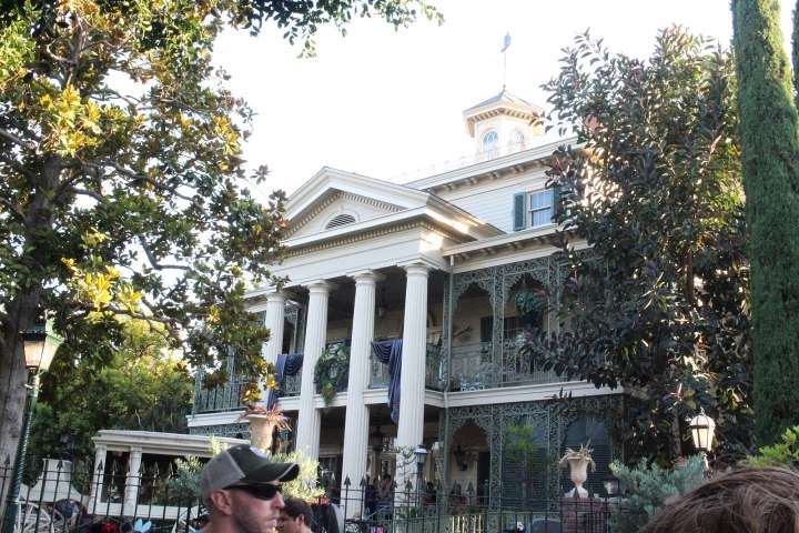 Someone Died on the Haunted Mansion Ride at Disneyland