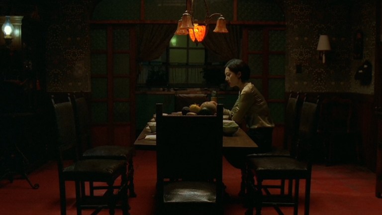 A Tale of Two Sisters (2003)