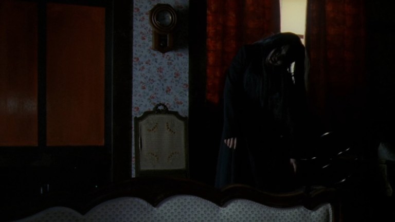 A Tale of Two Sisters (2003)