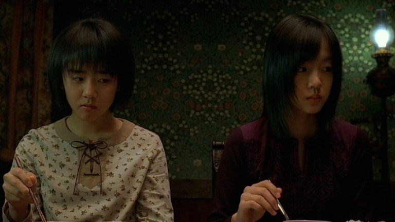 A Tale of Two Sisters (2003)