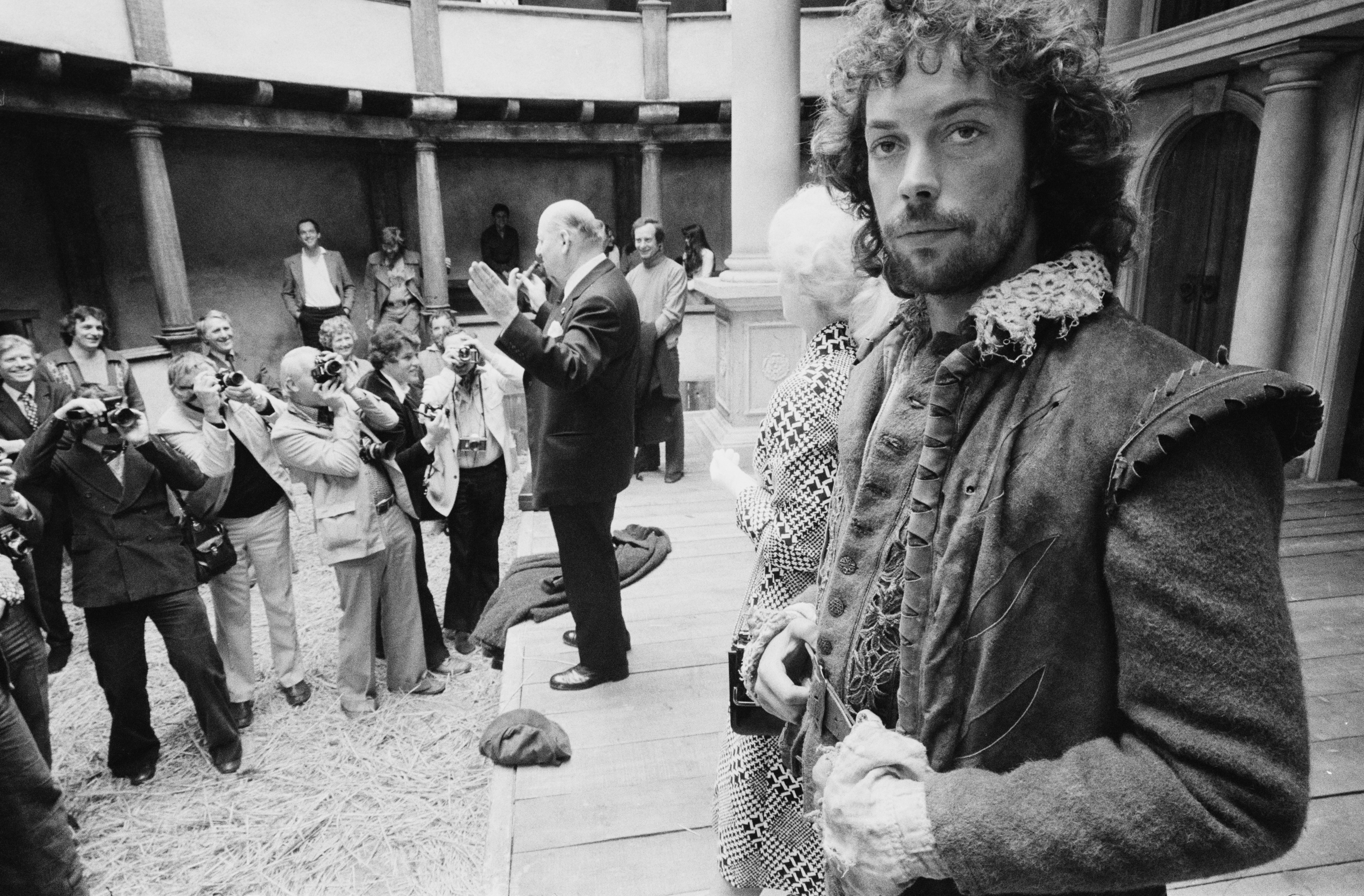 Tim Curry dressed as William Shakespeare at a 1976 UK promotional event for the TV series Will Shakespeare