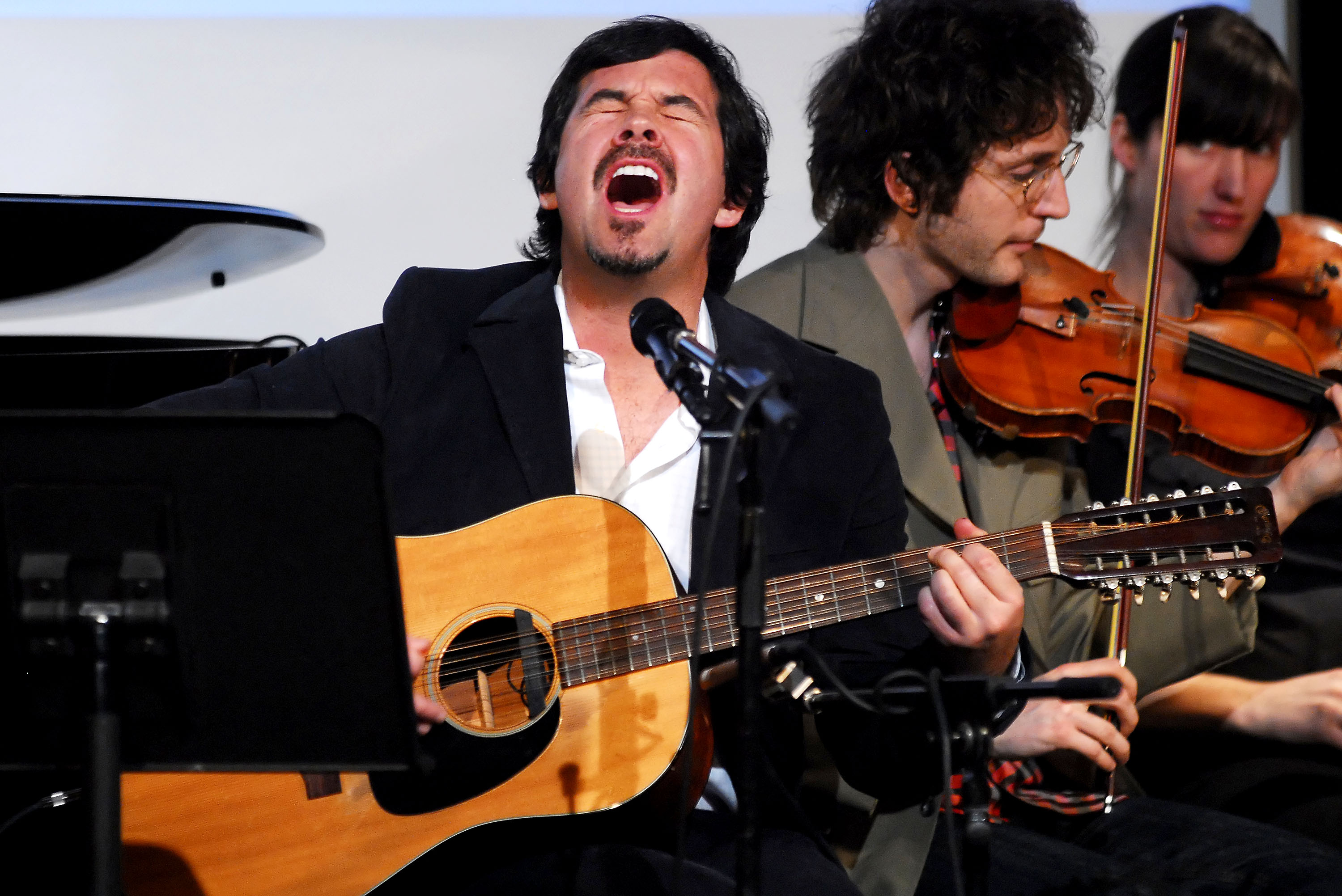 Duncan Sheik performing at Peter Norton Symphony Space in New York City in 2008