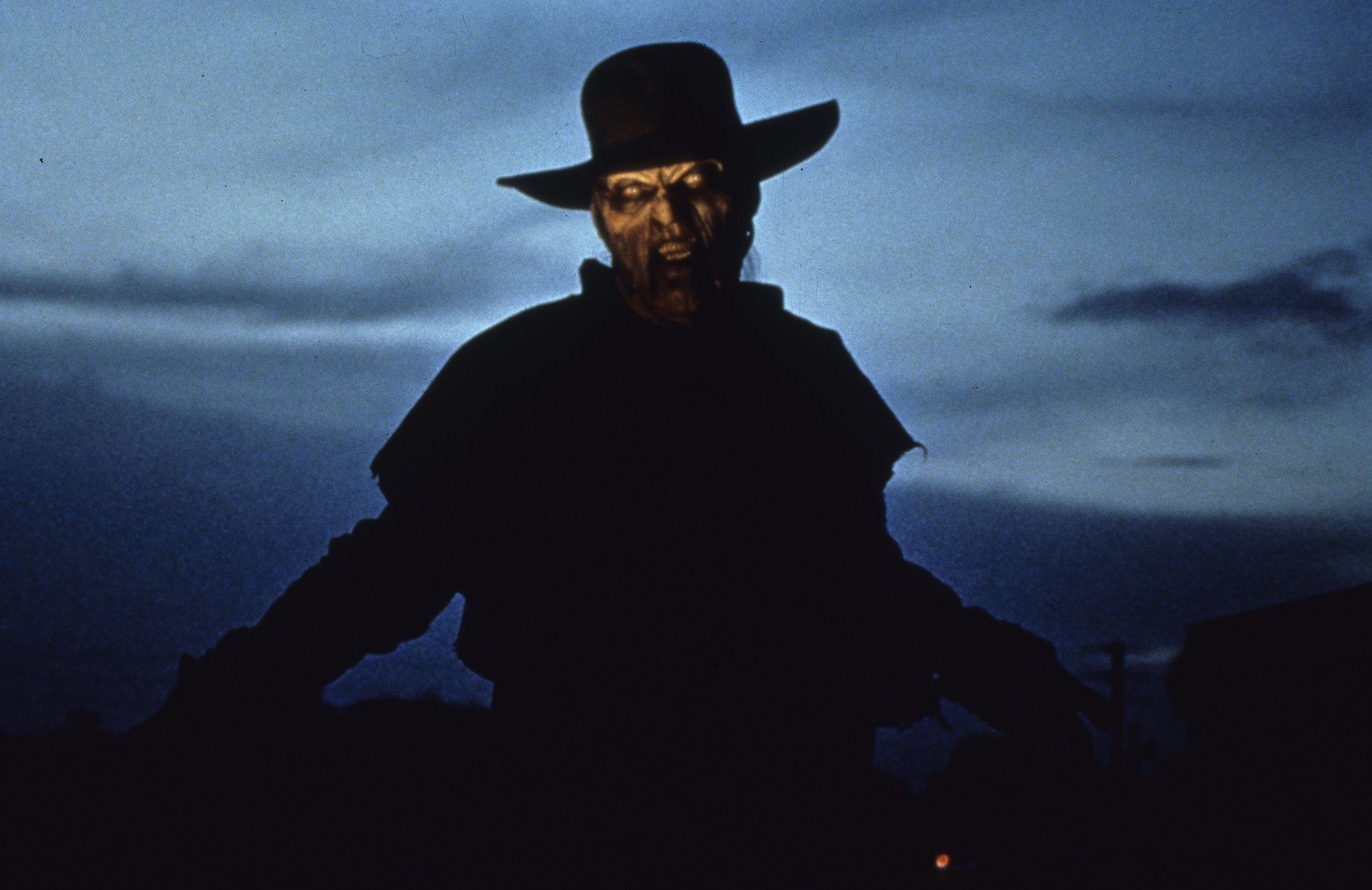 Jonathan Breck as The Creeper in a still from Jeepers Creepers (2001)
