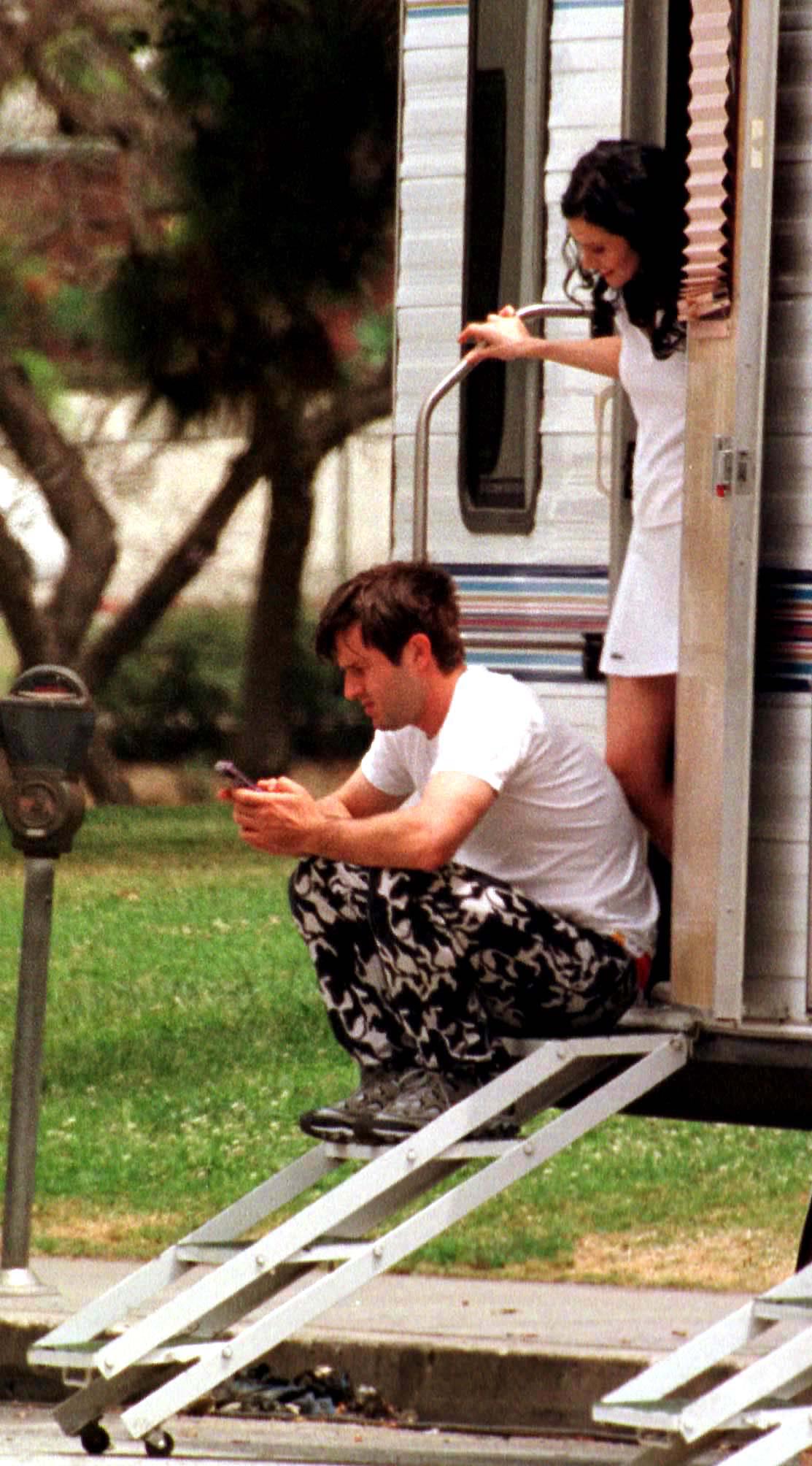 Courteney Cox and David Arquette on the set of The Shrink Is In in Los Angeles, 1999