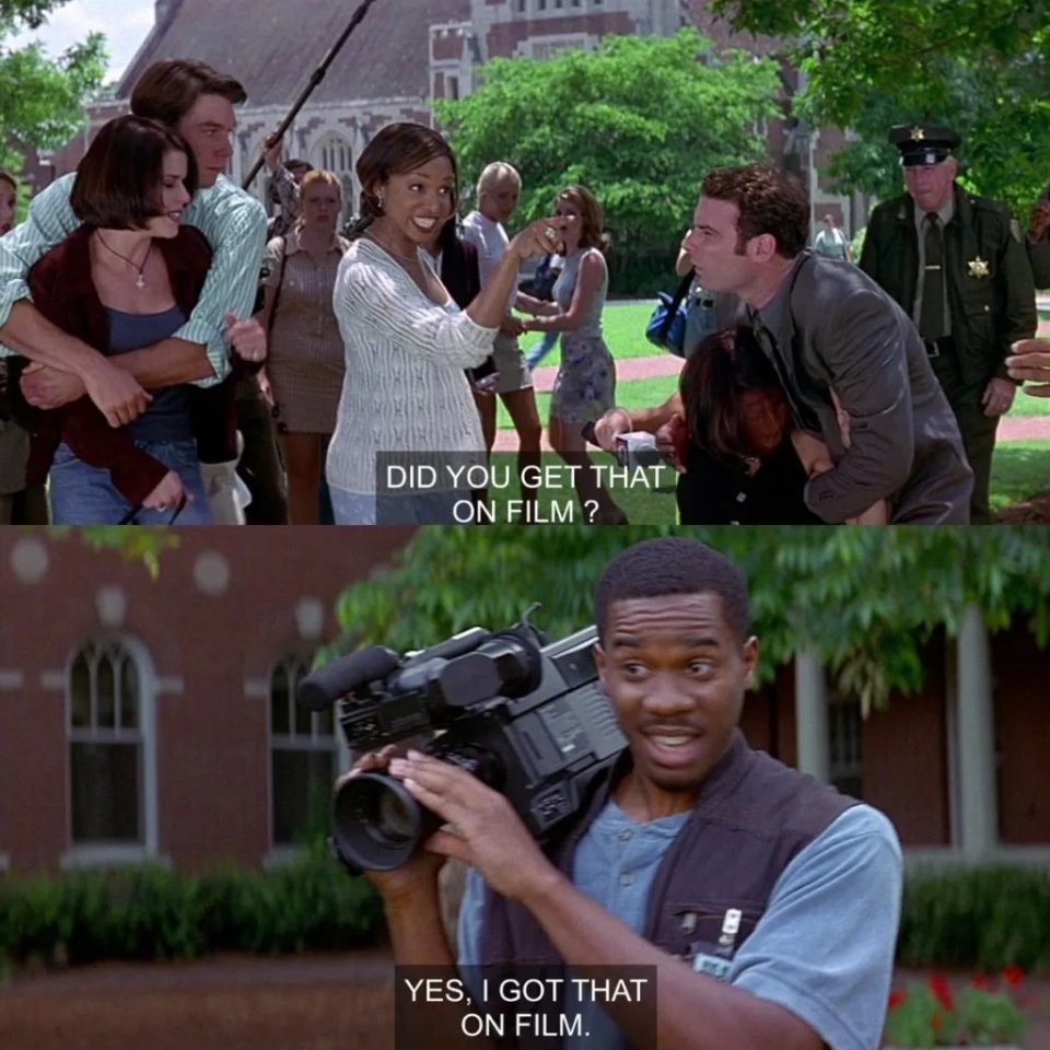Joel and Hallie standing together in a scene from Scream 2 (1997)