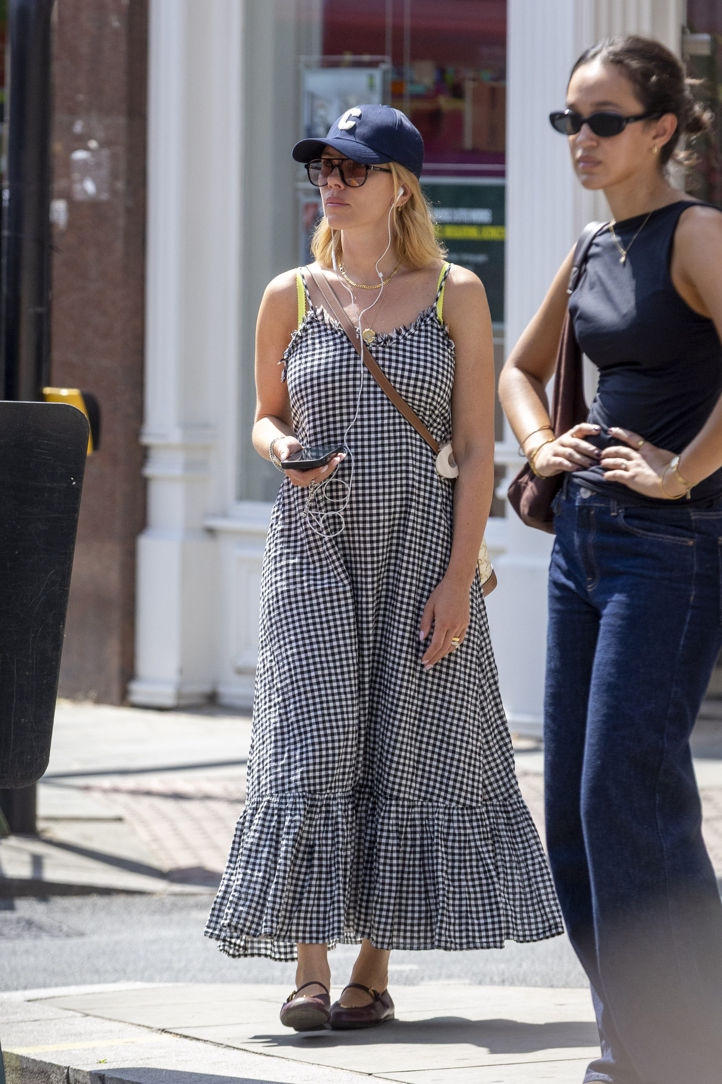 *EXCLUSIVE* Scarlett Johansson is seen having a casual stroll around North London.